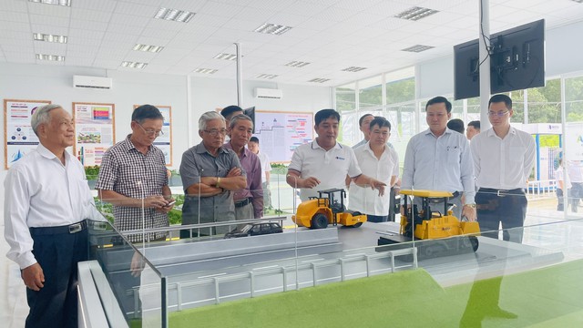 Lãnh đạo và nguyên lãnh đạo tỉnh Quảng Ngãi thăm dự án Quảng Ngãi – Hoài Nhơn- Ảnh 2.