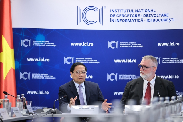 Thủ tướng Phạm Minh Chính phát biểu tại Viện Nghiên cứu - Phát triển tin học quốc gia Romania  Ảnh: Nhật Bắc