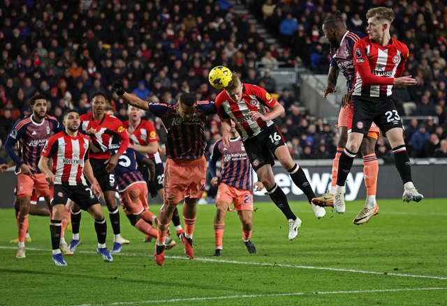 "Siêu tiền đạo" tái xuất, Brentford ngược dòng hạ Nottingham Forest- Ảnh 4.