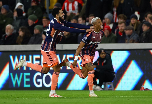 "Siêu tiền đạo" tái xuất, Brentford ngược dòng hạ Nottingham Forest- Ảnh 1.