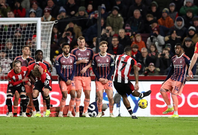 "Siêu tiền đạo" tái xuất, Brentford ngược dòng hạ Nottingham Forest- Ảnh 2.