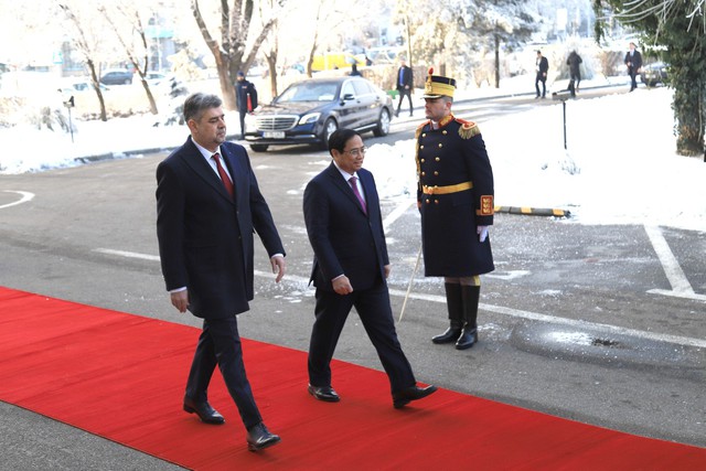 Lễ đón Thủ tướng Phạm Minh Chính thăm chính thức Romania- Ảnh 4.