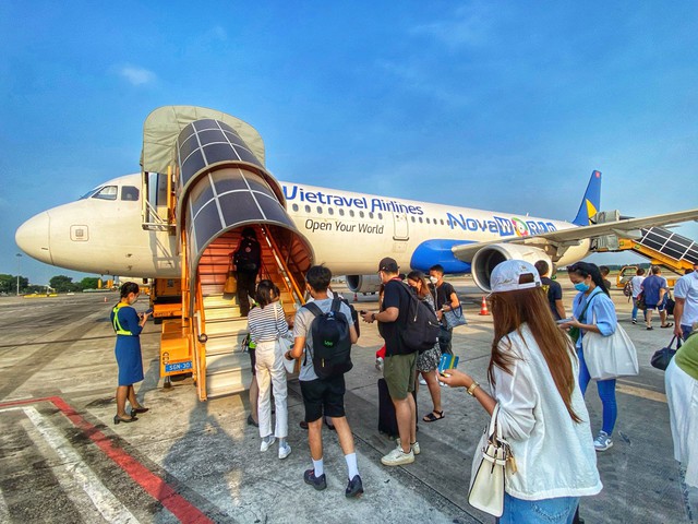 Hành khách sử dụng đường hàng không dịp Tết năm nay tăng cao, đặc biệt đối với sân bay Tân Sơn Nhất.  Ảnh: HOÀNG TRIỀU