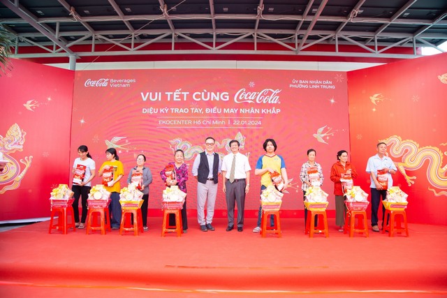 Coca-Cola Việt Nam mang Tết diệu kỳ đến hàng ngàn hoàn cảnh khó khăn- Ảnh 1.