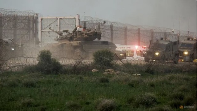 Xe tăng Israel ở gần biên giới với dải Gaza. Ảnh: Reuters