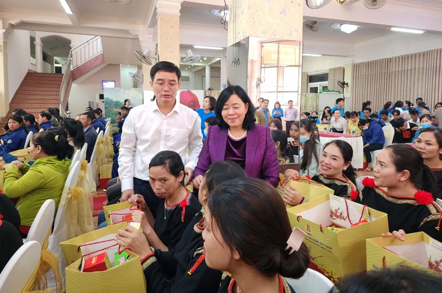 Đoàn công tác trung ương tặng quà cho đoàn viên - lao động tại Đắk Lắk- Ảnh 2.