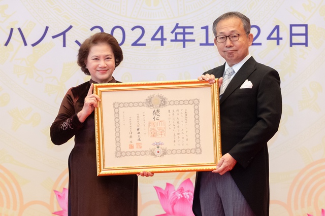 Nhật Bản tặng nguyên Chủ tịch QH Nguyễn Thị Kim Ngân Huân chương Mặt Trời mọc- Ảnh 1.
