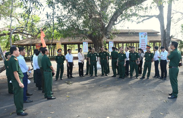 Báo Người Lao Động đồng hành cùng Chương trình "Xuân chiến sĩ" tại Bình Phước- Ảnh 3.