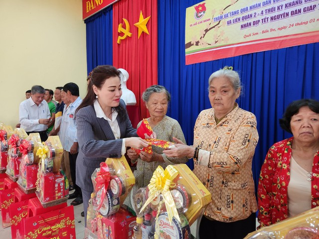 VWS tặng quà Tết cho người dân xã Quới Sơn- Ảnh 1.