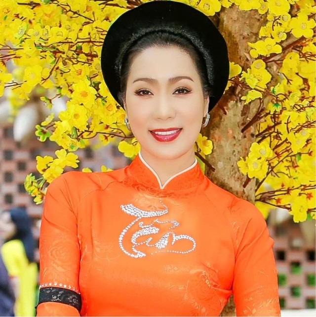 NSND Trịnh Kim Chi hóa thân "người vợ ma" phần 2 trên sân khấu kịch Hồng Vân- Ảnh 2.