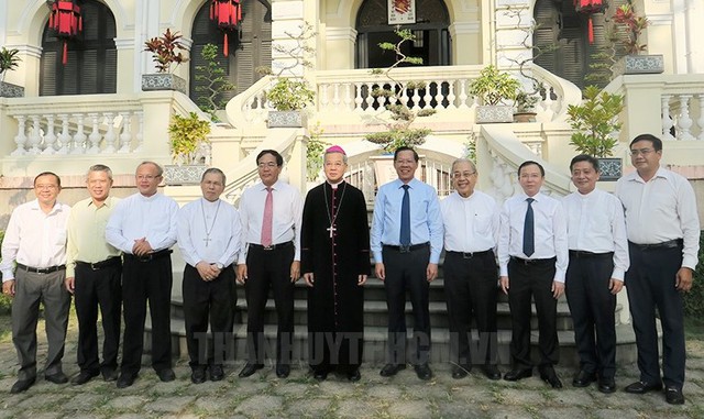 Chủ tịch UBND TP HCM thăm, chúc Tết Tòa Tổng Giám mục Tổng Giáo phận TP HCM- Ảnh 1.