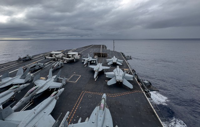 Tàu sân bay USS Theodore Roosevelt (CVN 71) đi qua Thái Bình Dương ngày 20-1. Ảnh: Hải quân Mỹ