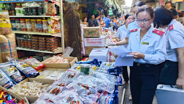 Bánh mứt Tết nguồn gốc rõ ràng, tiểu thương không ngại kiểm tra- Ảnh 3.