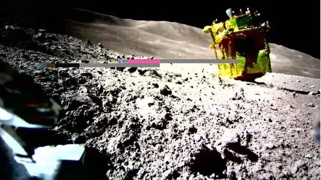 Nhật Bản xác nhận tàu Mặt Trăng đáp lộn ngược, có thể "chết"- Ảnh 1.