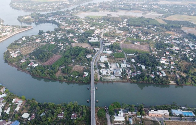 Cù lao Bạch Đằng nhìn từ trên cao Cù lao Bạch Đằng nhìn từ trên cao