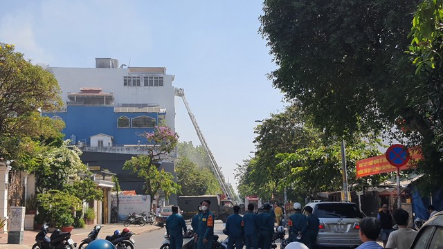 Cháy nhà 6 tầng ở quận Tân Phú- Ảnh 1.