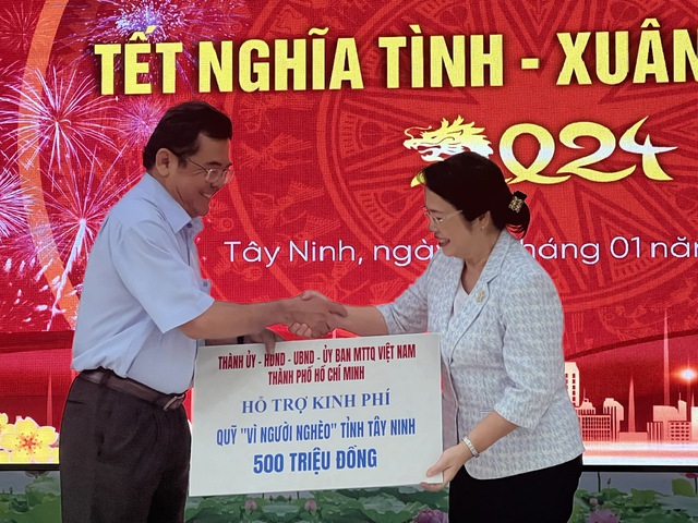 Bí thư Thành ủy TP HCM Nguyễn Văn Nên chúc Tết tại Tây Ninh- Ảnh 2.