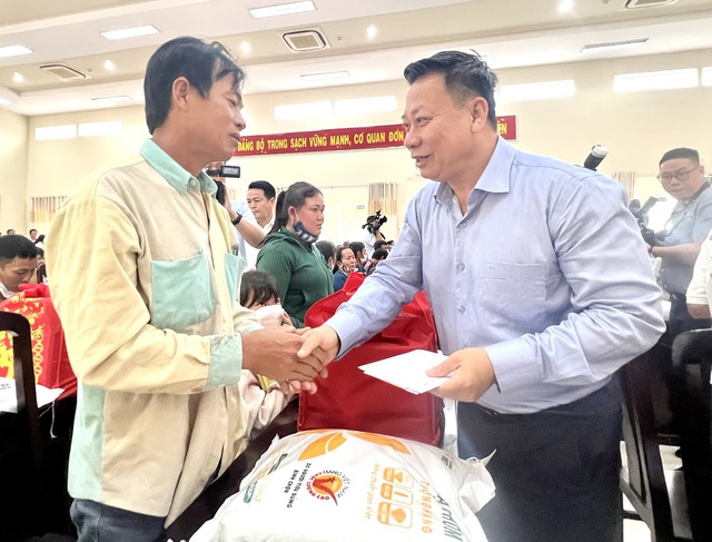 Bí thư Thành ủy TP HCM Nguyễn Văn Nên chúc Tết tại Tây Ninh- Ảnh 5.