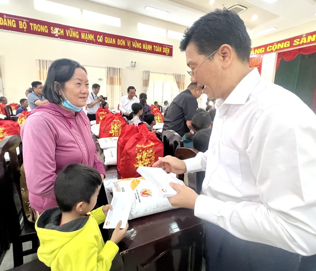 Bí thư Thành ủy TP HCM Nguyễn Văn Nên chúc Tết tại Tây Ninh- Ảnh 6.