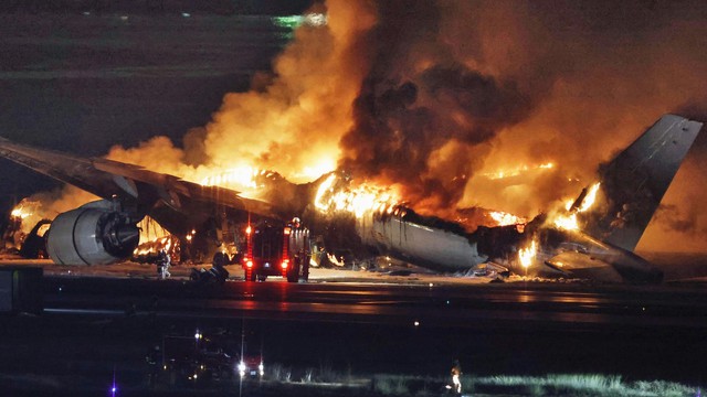 Tiết lộ mới của Nhật Bản về vụ va chạm máy bay bốc cháy- Ảnh 1.