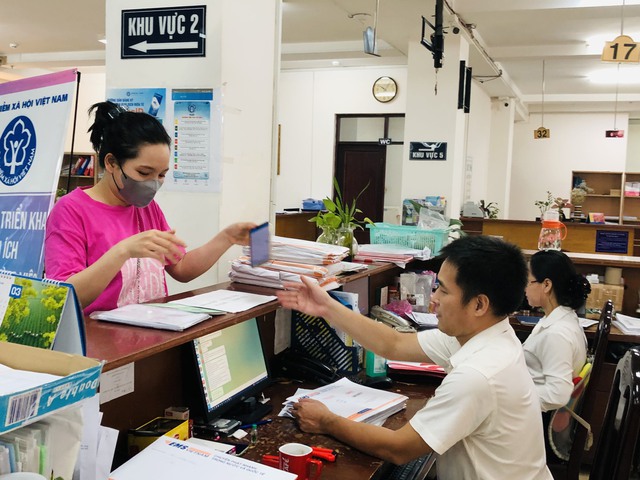 Mượn hồ sơ xin việc, đóng trùng, hưởng sai BHXH một lần giải quyết thế nào?- Ảnh 1.