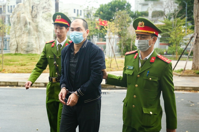 VIDEO: Hai cựu bộ trưởng Nguyễn Thanh Long, Chu Ngọc Anh tới hầu toà- Ảnh 11.