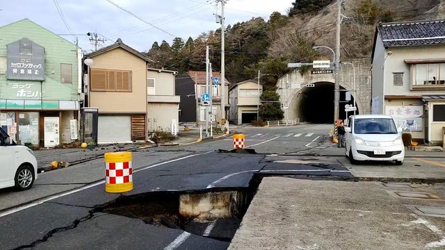 Động đất lại rung chuyển, Nhật Bản đối mặt cảnh báo đáng sợ- Ảnh 1.