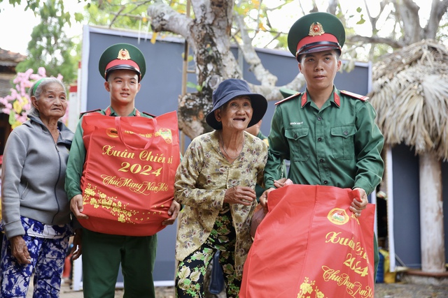 Quân dân vùng biên giới Bình Phước rộn ràng đón Tết- Ảnh 4.