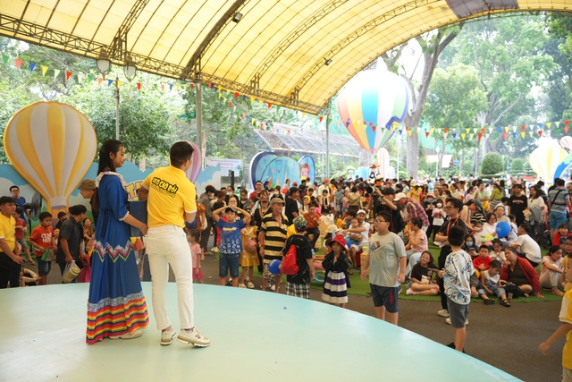 Nhiều hoạt động sôi nổi thu hút mẹ và bé tại Ngày hội Heo Cao Bồi