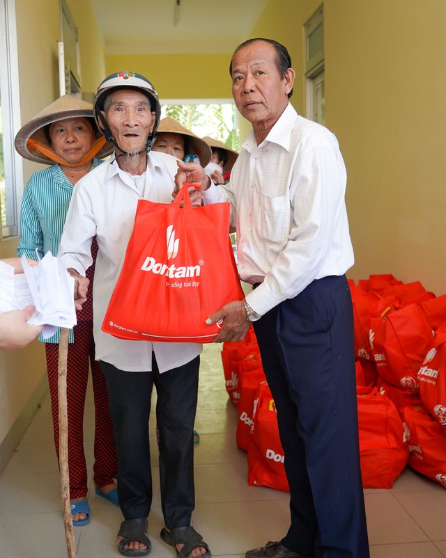 2.500 phần quà được CB-CNV Dongtam Group chăm lo cho bà con có hoàn cảnh khó khăn- Ảnh 7.