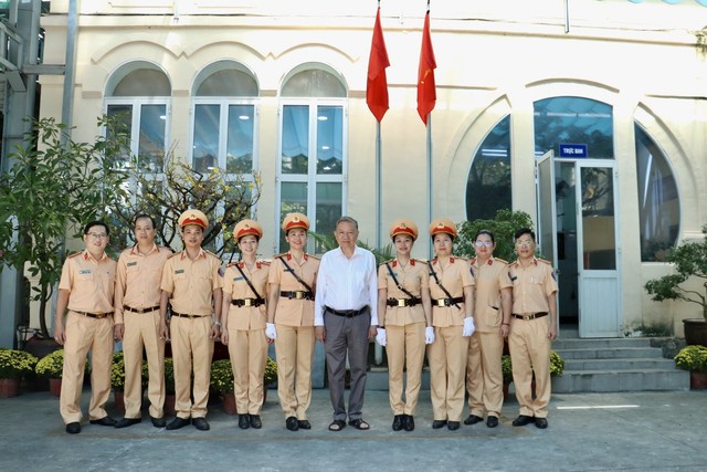 Bộ trưởng Tô Lâm thăm đơn vị đặc thù của lực lượng CSGT Công an TP HCM- Ảnh 1.