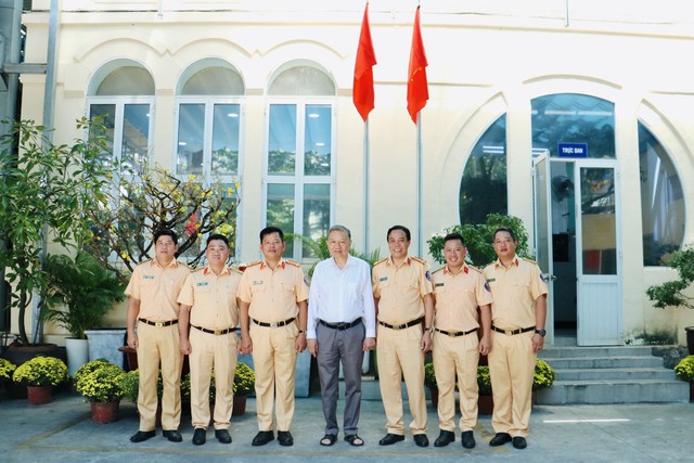 Bộ trưởng Tô Lâm thăm đơn vị đặc thù của lực lượng CSGT Công an TP HCM- Ảnh 2.