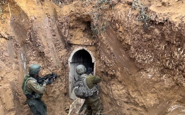 Israel xác nhận phá hủy đường hầm Gaza bằng “bom nước”- Ảnh 5.