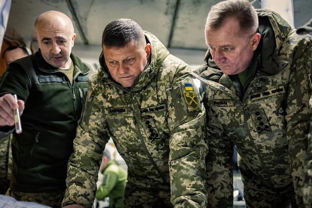 Tin đồn tổng tư lệnh Ukraine bị cách chức vẫn sôi sục- Ảnh 1.