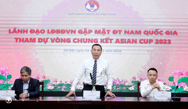 Tuyển thủ Việt Nam nhận lì xì trước thềm Asian Cup 2023- Ảnh 1.
