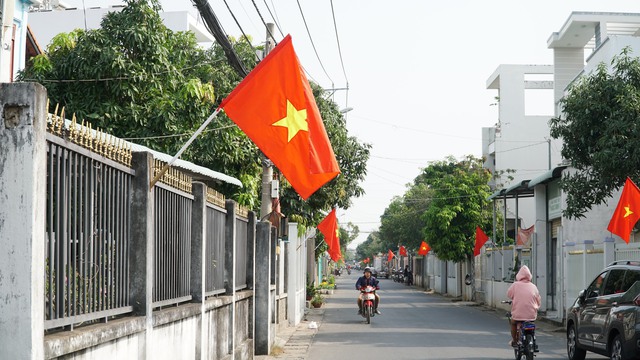 Đường cờ Tổ quốc mừng 45 năm ngày huyện Cần Giờ sáp nhập TP HCM- Ảnh 4.