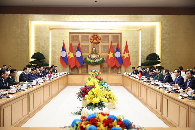 Thủ tướng Phạm Minh Chính hội đàm với Thủ tướng Lào Sonexay Siphandone Ảnh: NHẬT BẮC