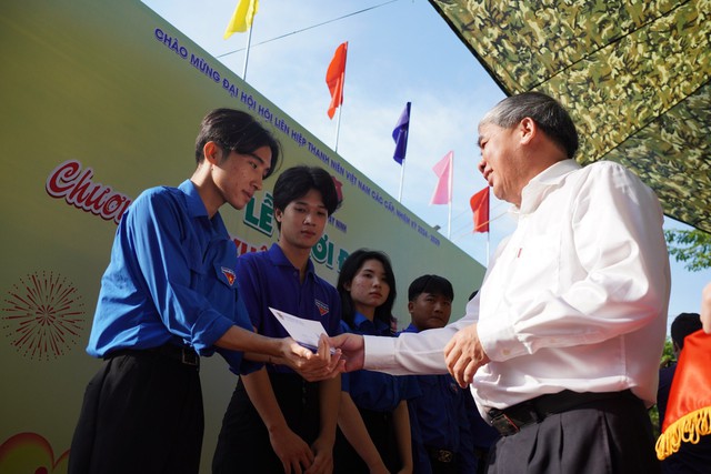 Tỉnh Đoàn Tây Ninh chăm lo hơn 1 tỉ đồng trong ngày đầu thực hiện "Xuân tình nguyện"- Ảnh 3.