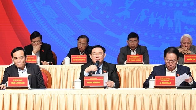 Chủ tịch Quốc hội tiếp xúc cử tri, công nhân TP Hải Phòng- Ảnh 1.