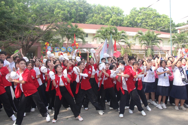 11.000 học sinh tiêu biểu TP HCM dự hội trại truyền thống 9-1- Ảnh 1.
