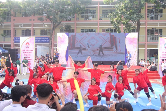 11.000 học sinh tiêu biểu TP HCM dự hội trại truyền thống 9-1- Ảnh 2.