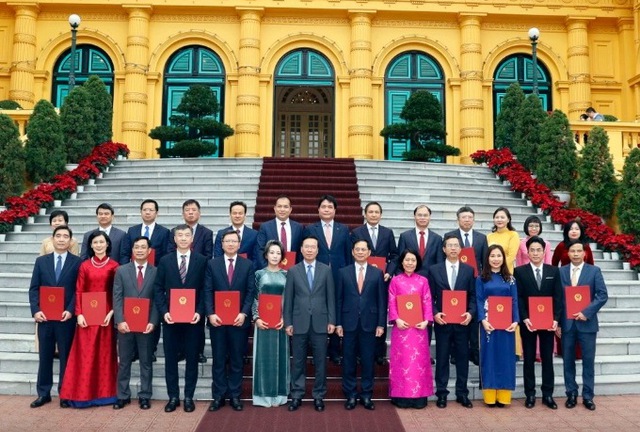 Chủ tịch nước Võ Văn Thưởng trao Quyết định bổ nhiệm các Đại sứ- Ảnh 7.