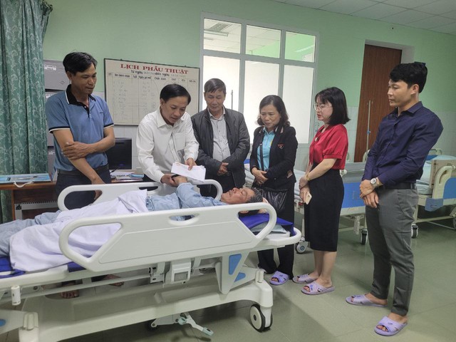 Máy bay rơi ở Quảng Nam: Tình hình mới nhất về sức khoẻ người gặp nạn- Ảnh 2.