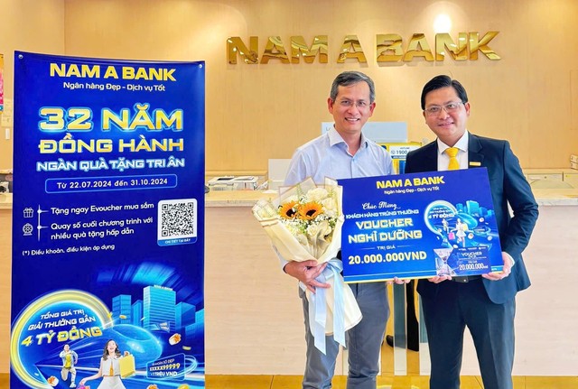 Nam A Bank trao giải đợt 1 chương trình “32 năm đồng hành – ngàn quà tặng tri ân”- Ảnh 1.