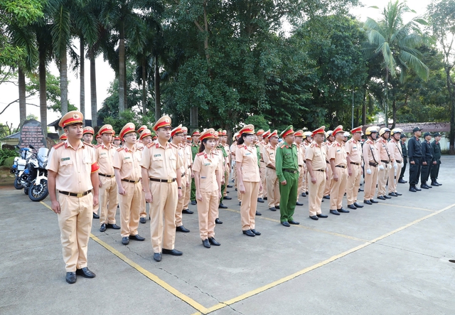 Đắk Nông: Ra quân cao điểm xử lý học sinh vi phạm luật giao thông- Ảnh 1.