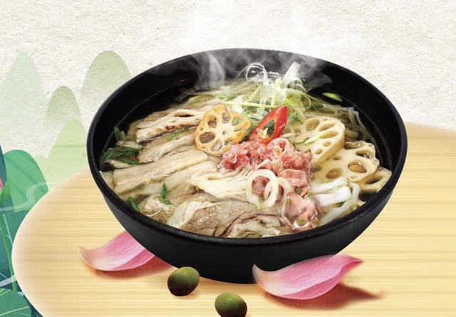 Phở Sen có topping hấp dẫn, từng lát thịt bò thái mỏng, ngọt mềm tan ngay trong miệng. Phở Sen có topping hấp dẫn, từng lát thịt bò thái mỏng, ngọt mềm tan ngay trong miệng.