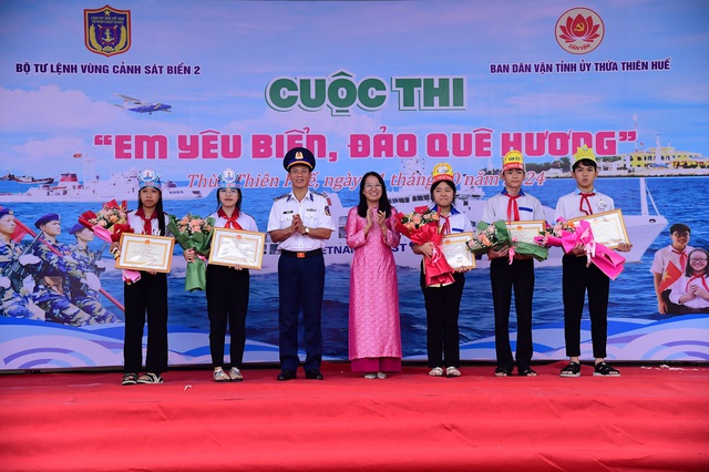 Gieo mầm tình yêu biển đảo cho học sinh Thừa Thiên - Huế- Ảnh 2.