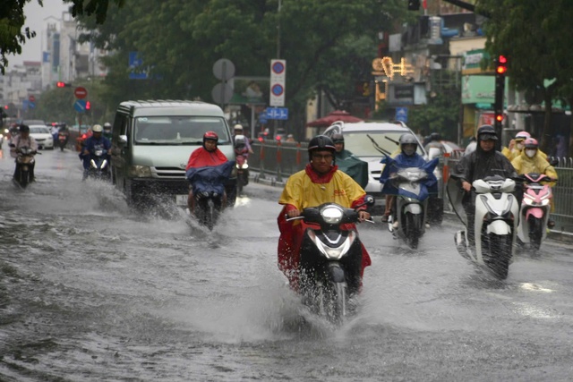 Thời tiết TP HCM hôm nay, 16-10: Mưa đầu giờ chiều và tối- Ảnh 1.