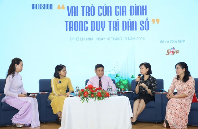 Toàn cảnh buổi talkshow “Vai trò của gia đình trong việc duy trì dân số”Ảnh: Hoàng Triều