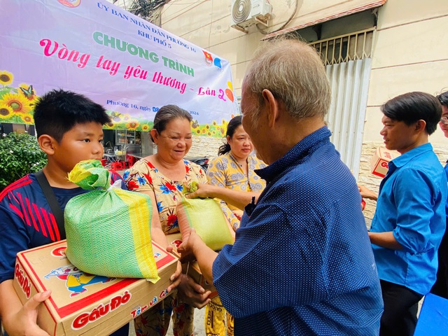 Cuộc thi viết “Lòng tốt quanh ta”: Những vòng tay yêu thương- Ảnh 3.